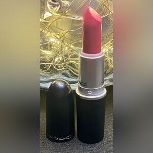MAC LIPSTICK BOMBSHELL